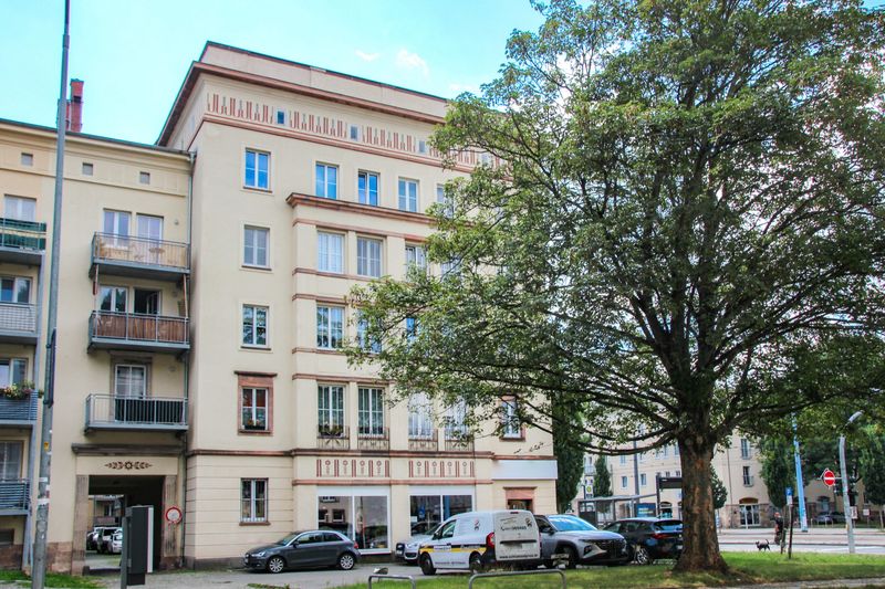 Viel Platz, viel Licht, zentrale Lage – 4-Zimmer-Eigentumswohnung mit Potenzial
